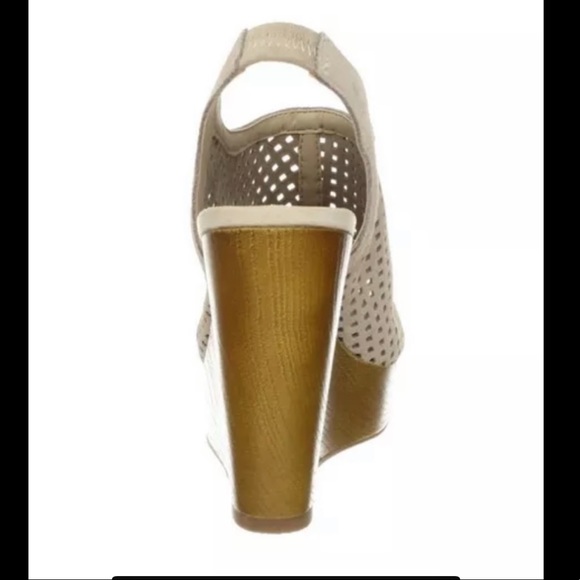 Steve Madden Syrrus Beige Wedge - Picture 6 of 12